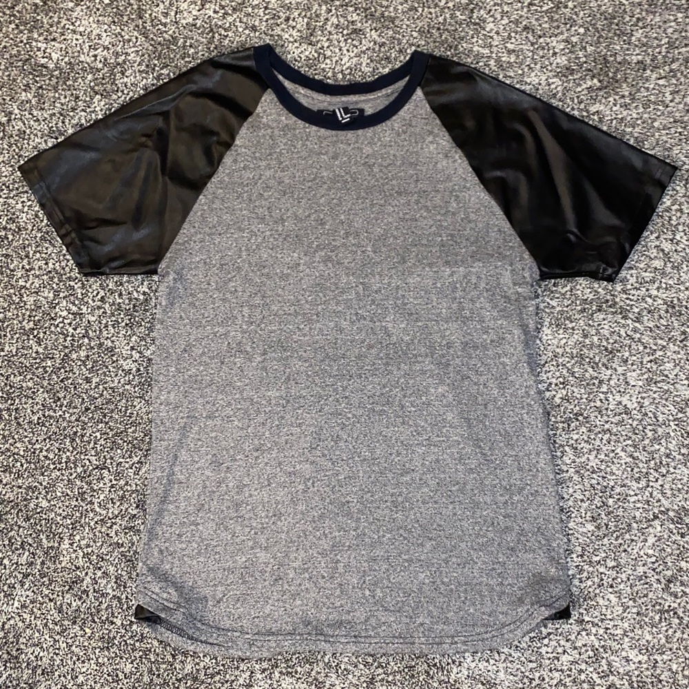 21men Gray/Black T-Shirt w Faux Leather Sleeves